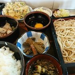 東野庵 - 色々あって楽しい