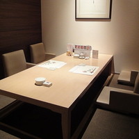 函館うに むらかみ 日本生命札幌ビル店 - 掘りごたつ個室（じゅうたん）
