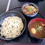 めん処阿吽 - お得なランチセットメニュー＝880円（カレー汁うどん＋小豚バラ丼）