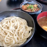 めん処阿吽 - お得なランチセットメニュー＝880円（カレー汁うどん＋小豚バラ丼）