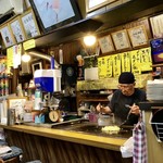 はとやお好み焼店 - 焼きそばを作るオッチャン