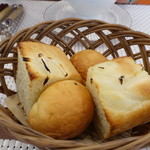 ビストロ ダイア - 自家製焼き立てパン