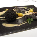 フロリレージュ - 北海道の鮑の黒いクロケット セップ茸のソースで キクラゲと銀杏と共に1