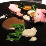 フロリレージュ - 丹波の猪のグリル 豚の血とタマネギのソースで 大浦ゴボウと1