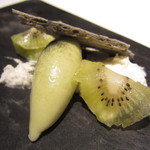 フロリレージュ - キウイフルーツのアイスクリーム 灰のサブレと 山羊のフレッシュチーズと共に2