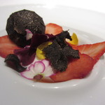 フロリレージュ - 黒トリュフのダイヤモンド 苺の彩りと1