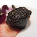 フロリレージュ - 黒トリュフのダイヤモンド 苺の彩りと2