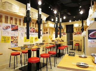 Oosaka Yakiniku Horumon Futago - 店内中央の席