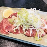 もんじゃ・お好み焼き ぽんぽこ - 牛タン塩 味付けはお任せを。レモンとネギで！