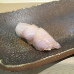 すし匠 - 熟成させた鰤の砂摺り