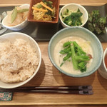 Kanade Sutando - 玄米菜食ごはん　ごはん、スープ、野菜たっぷり5品のお惣菜ミャ。