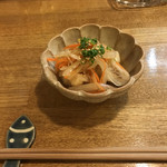 居酒屋山さん - お通し カレイ唐揚げの煮浸し