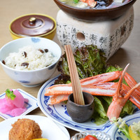 ＊【豪華で美容にも嬉しい　かに御膳×自家製ゆば】乾杯ワンドリンク付　かに鍋と豪華全10品満足ランチ