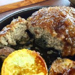はれるや - 【鉄板ハンバーグ定食 1,080円】メインの鉄板ハンバーグ