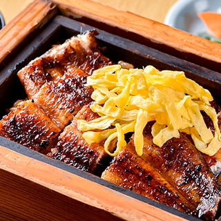 The secret sauce is exquisite! Please enjoy our proud "eel bamboo steamer"