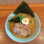 横浜ラーメンとんこつ家 - しょう油とんこつラーメン並