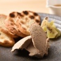 白レバーパテ　ドライフルーツ添え