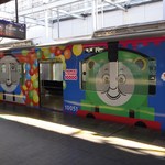 手造りうどん 楽々 - 何だか・・・変なデザイン？？