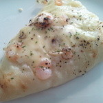 阪急ベーカリーショップ - エビグラタンのピザパン