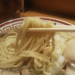 田中そば店 - 平打ち麺