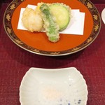 一魁 - ハモのほほ肉、トウモロコシ、ズッキーニ、ししとうの天ぷら・岩塩