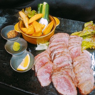 きたうち名物の塊肉ステーキ