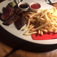 カルネジーオ イースト - 