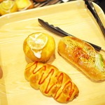 PETIT BONHEUR - あらびきウインナー、やきそばパン(塩味)、