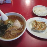 生駒軒 - ラーメン、餃子に+ライス