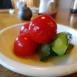 蕎麦ひら井 - トマトと胡瓜の浅漬け