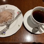 炭火焼珈琲ツノハズ - モンブランとコーヒー。