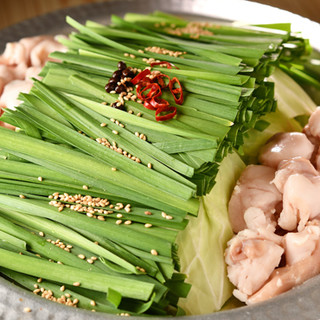 Fresh domestic beef Motsu-nabe (Offal hotpot) with a plump texture. Two types of special soup available◎