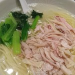 中国料理 廣豊楼 - 鶏肉細切りを麺に投入❗