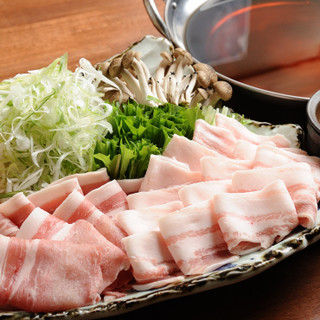当店のイチ押し！名物あご出汁で五島美豚を楽しむしゃぶしゃぶ