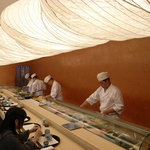やま中・本店　鮨と日本料理　 - カウンター入り口の方から見たところ