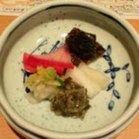 美濃吉 京王新宿店 - 少しつまんだあとです。