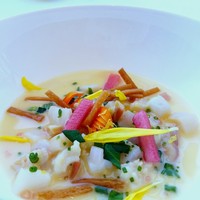 フィリップ・ミル 東京 - 旬の様々な貝のフラン　リンゴを添えて