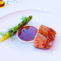 フィリップ・ミル 東京 - ゆっくり火入れしたイベリコ豚　ジュのソース　グリーンアスパラのグリエ