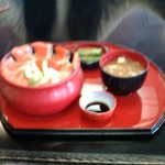 レストラン 火ぼたる - 佐渡の銀鮭丼・1050円。