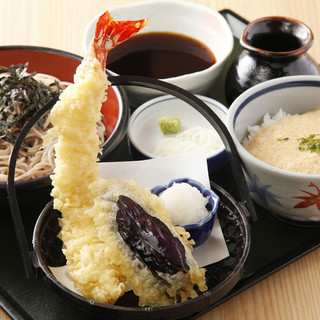 BIG-sized shrimp tempura in homemade soup *Nihachi's specialty ``Soba''