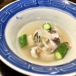 御料理 光安 - 鳥貝（能登）、新生姜・・生でも美味しい鳥貝を新生姜とともに軽く火を通してあります。 生姜の風味がいい品。