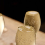 餃子とスパークリング バブルス - 乾杯できません