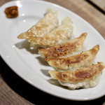 餃子とスパークリング バブルス - 焼き餃子