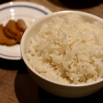 餃子とスパークリング バブルス - 波へいのオデン出汁で炊いたご飯