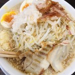 Mensyou yamatora - 味玉ラーメン（ニンニク野菜脂マシカラメ）