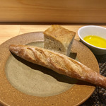 しまなみふれんち Murakami - 
      自家製のひじき入りフォカッチャとプチバゲット
      