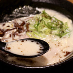 Jukuseitonkotsuramenkimuraya - マー油がアクセントの濃厚スープ