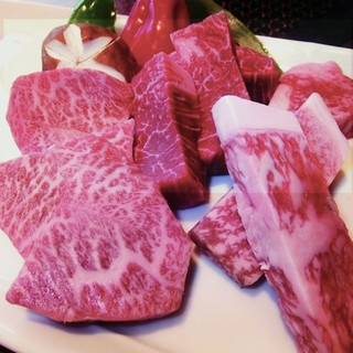 日本各地のブランド牛をはじめ、吟味された新鮮和牛が味わえる店