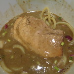 煮干し中華そば 一剣 - 炙り風味が汁と合う