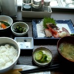 魚津丸食堂 - 刺身定食￥1000